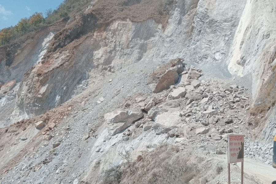 कालीगण्डकी करिडोरमा सुक्खा पहिरो, सडक अवरुद्ध