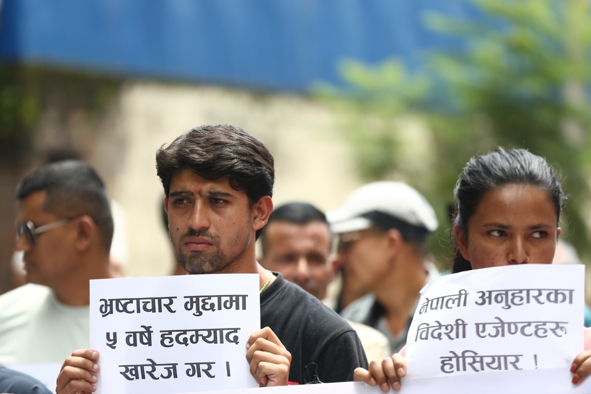 नेताहरूको सम्पत्ति छानबिनसहितका माग राखेर बालुवाटारमा प्रदर्शन (तस्वीहरू) 