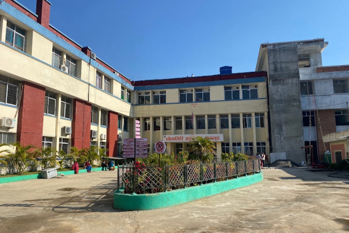 चिकित्सक अभावले धौलागिरि अस्पतालमा उपचार प्रभावित