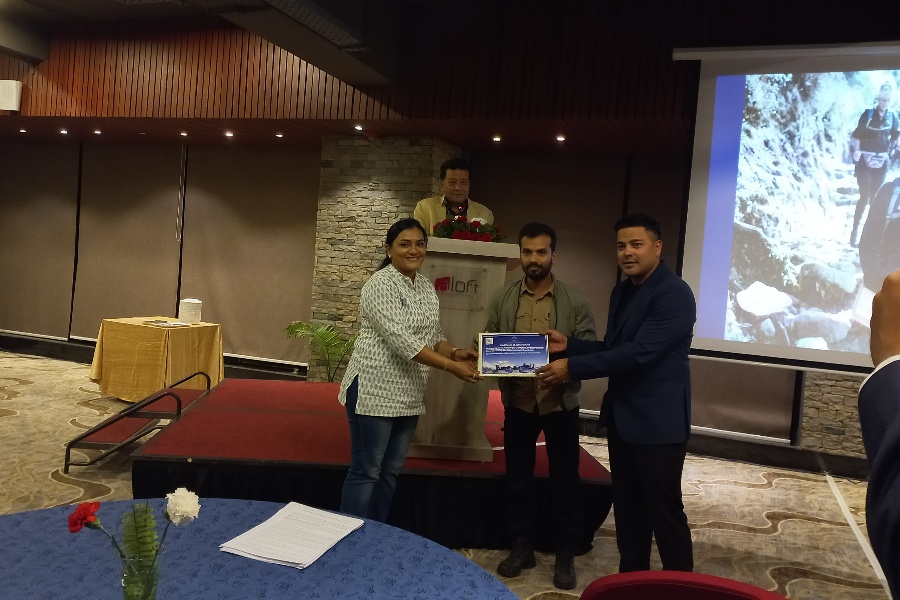 कालापत्थरबाट ‘स्काई डाइभ’ गरेर विश्व कीर्तिमान