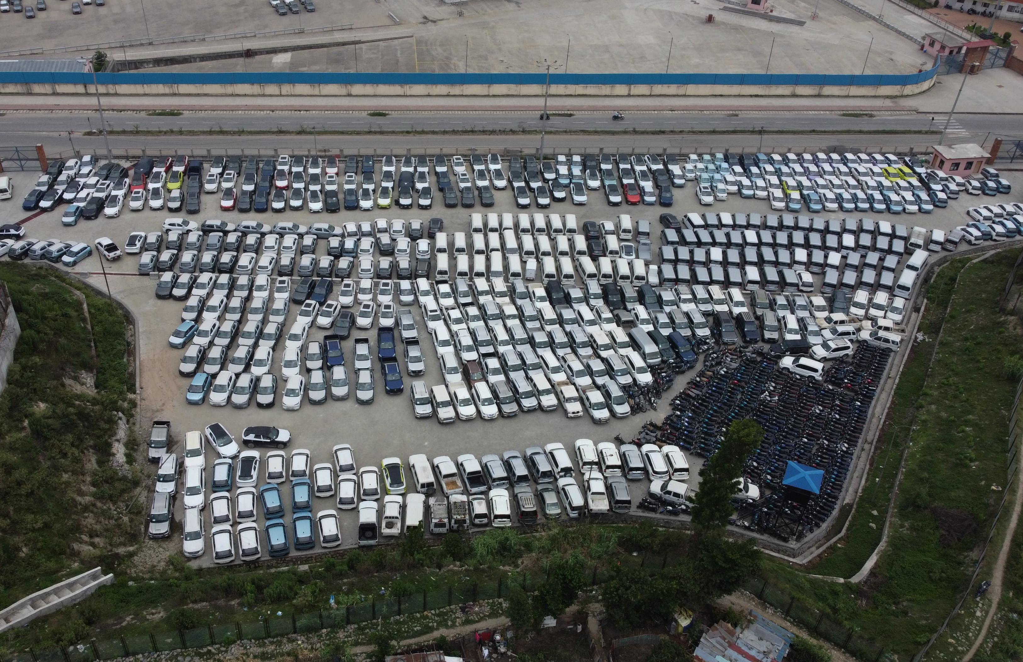 भन्सार महसुल बढ्ने चर्चाले ईभी आयात उच्च, ‘स्टक’ रहने गाडीको मूल्य के होला?