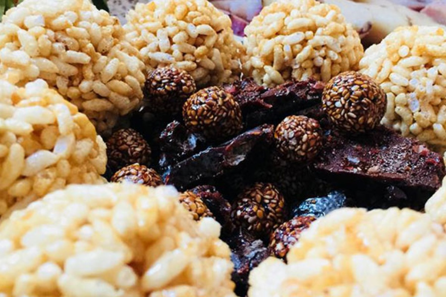 माघे संक्रान्ति पर्व मनाइँदै