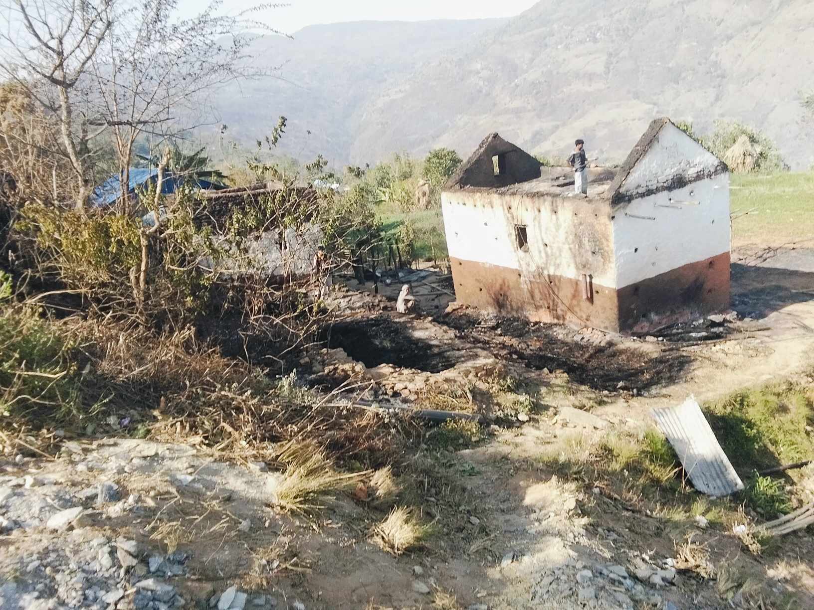 भोजपुरमा डढेलो बस्ती पस्दा जले ८ घर र पाली