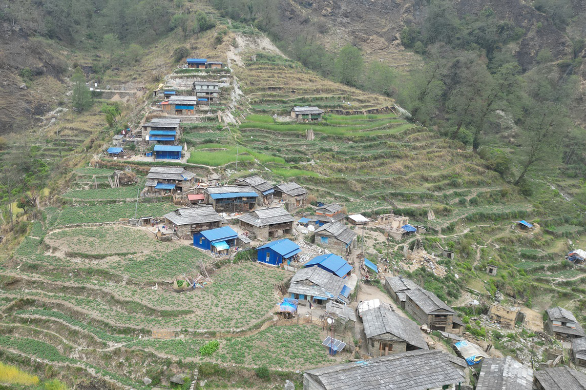 पहिरोले रित्तिदै म्याग्दीको चौरखानी गाउँ