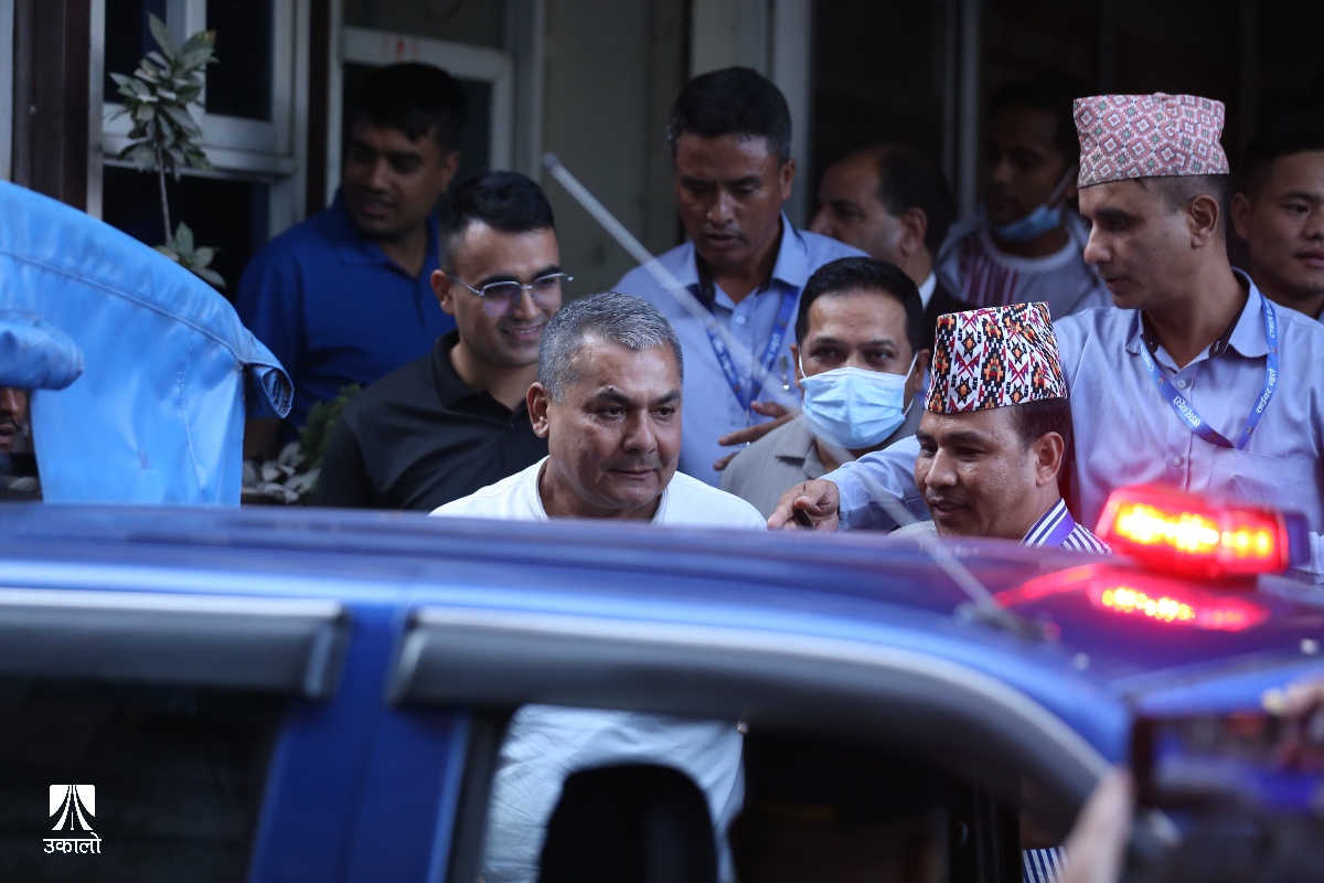 व्यवसायी दुर्गा प्रसाईं प्रहरीको नियन्त्रणमा