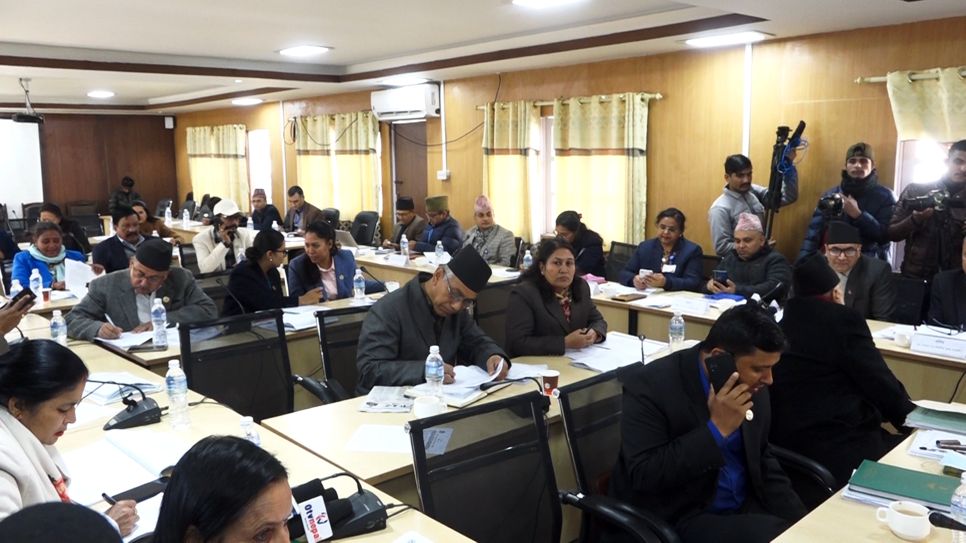 सांसद भन्छन् – स्वार्थ पूरा गर्ने गरी विधेयकमा संशोधन प्रस्ताव आयो