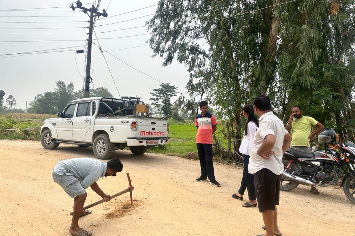 विद्युत् प्राधिकरणले पोल नसार्दा पूर्व–पश्चिम राजमार्ग विस्तारमा ढिलाइ