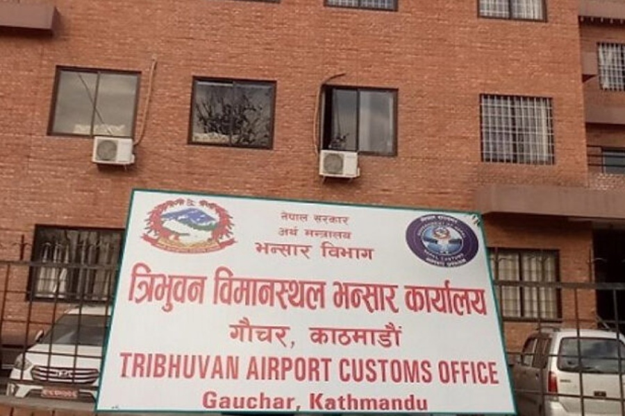 त्रिभुवन विमानस्थल भन्सारमा इन्स्पेक्टरको नेतृत्वमा सशस्त्रको टोली परिचालन