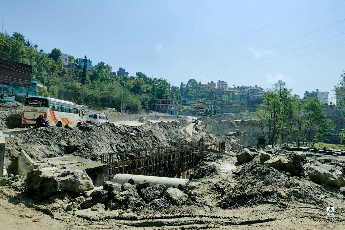 सूर्यविनायक—धुलिखेल सडकः बुङ्बुङ्ती धुलो, होटल व्यवसायीलाई पिरलो