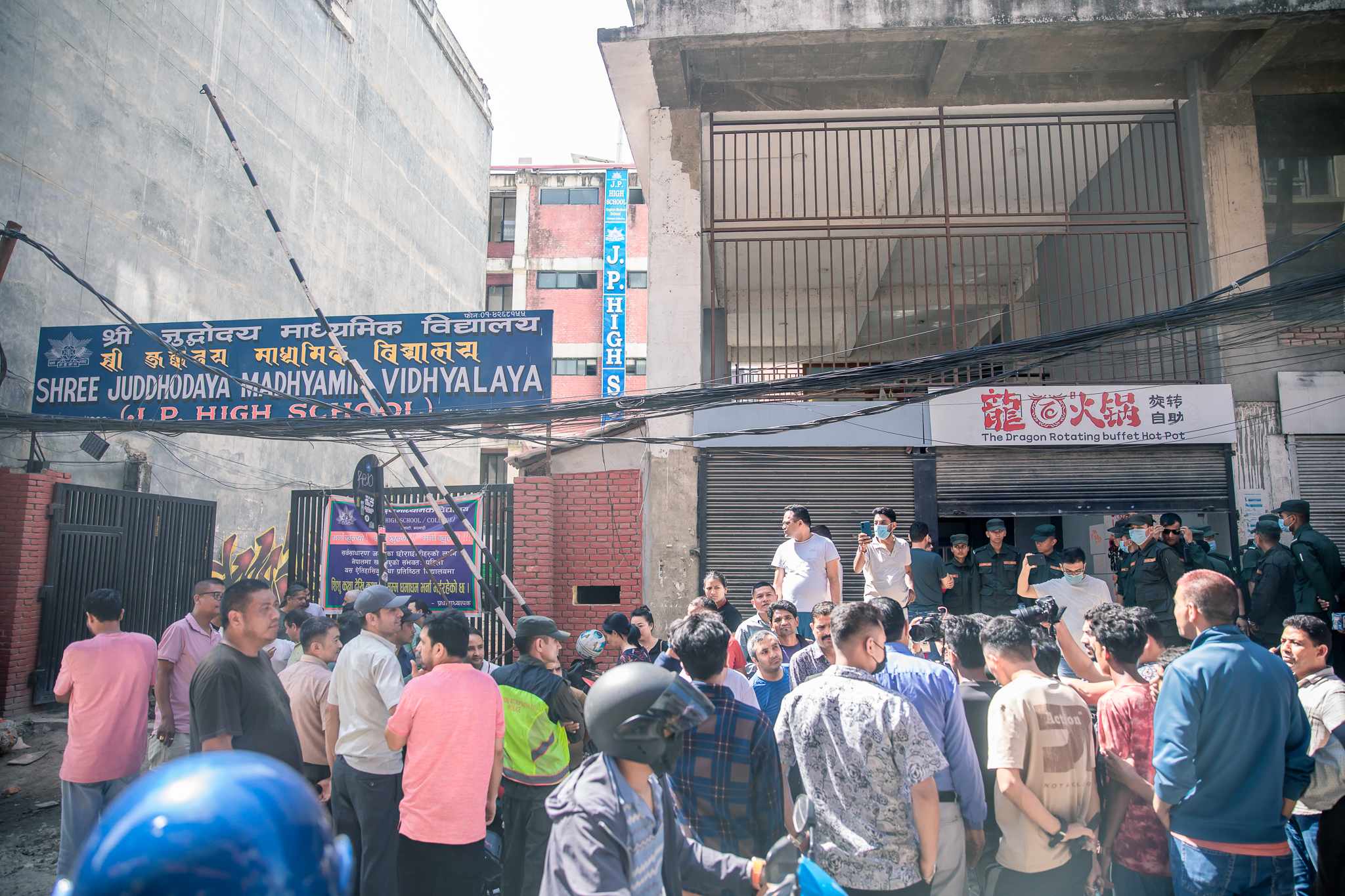 सामुदायिक विद्यालयले बहालमा दिएका २३६ सटरमा काठमाडौँ महानगरले लगायो ताला