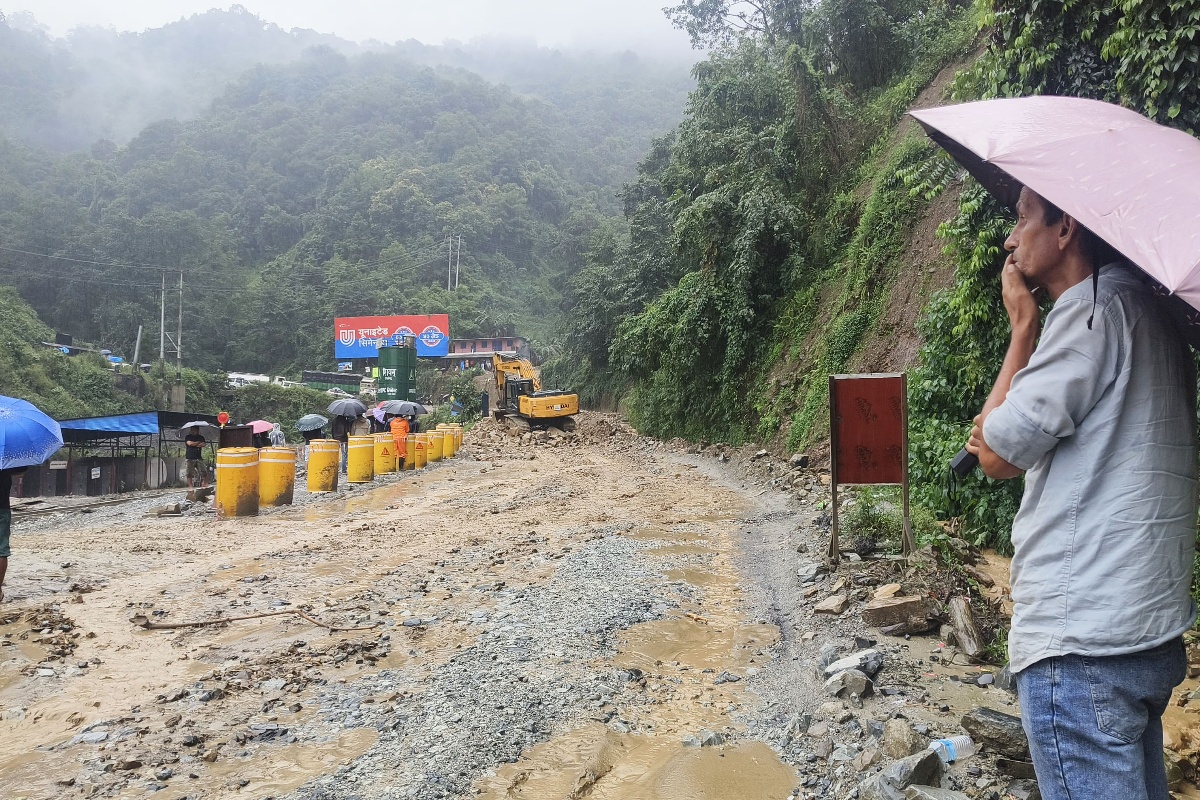 नारायणगढ–मुग्लिन–नागढुंगा सडकमा सवारी चलाउन रोक