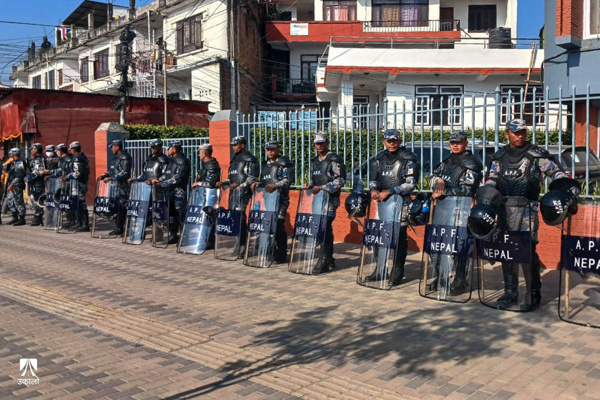 काठमाडौँका सडकमा सुरक्षाकर्मीको बाक्लो उपस्थिति (तस्वीरहरू)