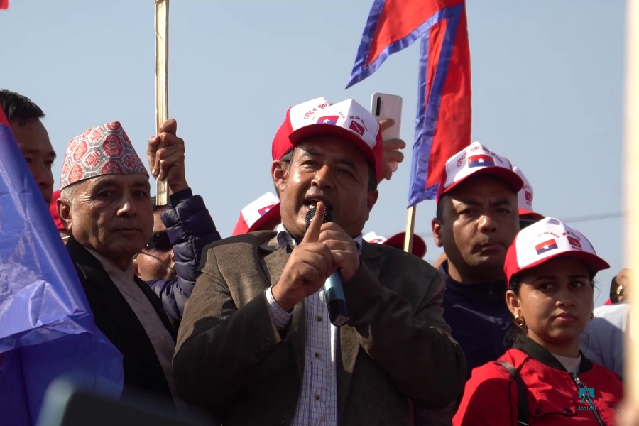 गणतन्त्रमाथि उठेका प्रश्नको प्रतिवाद गर्न सडकमा आएको महेश बस्नेतको दाबी