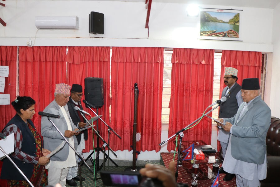 कर्णालीमा मन्त्रालय फुटाएर मन्त्रिपरिषद् विस्तार, चार मन्त्रीले लिए शपथ