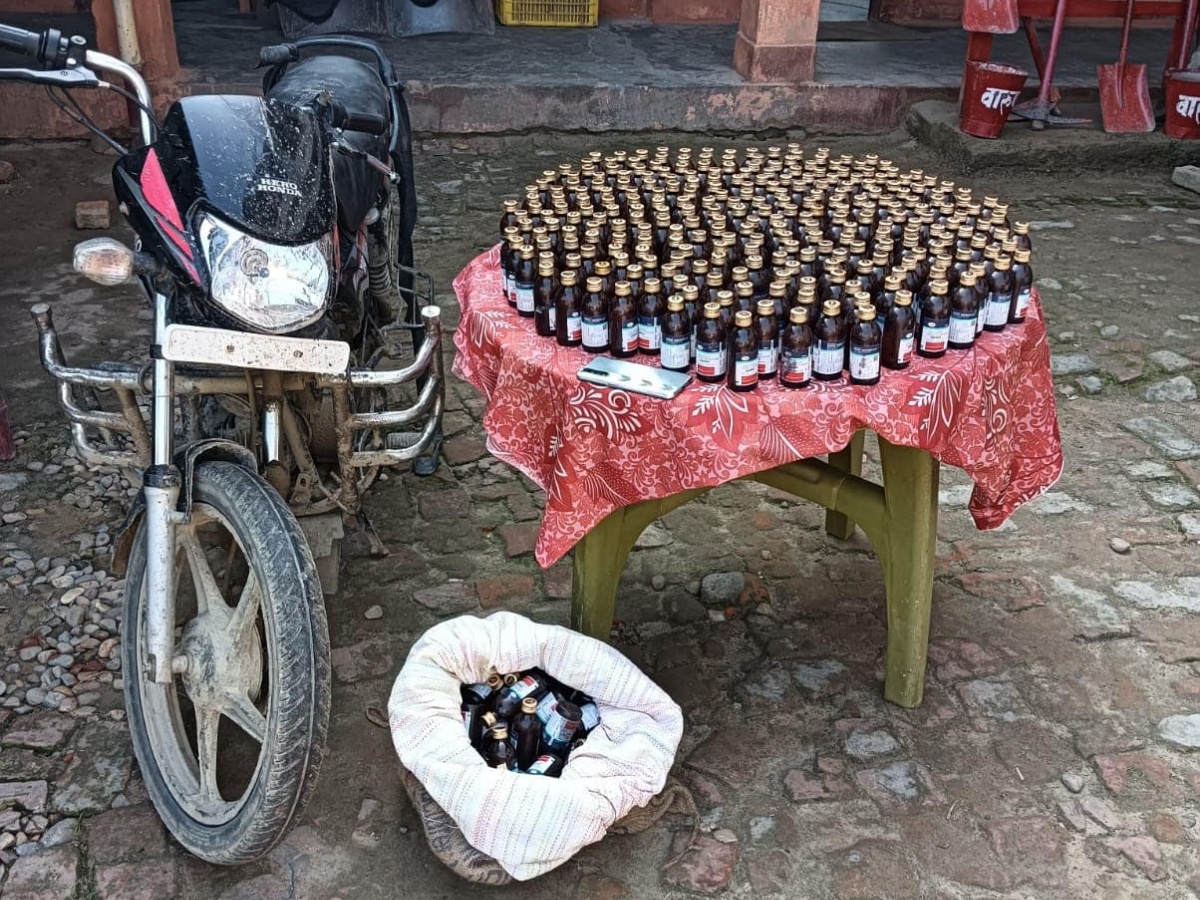 महोत्तरीमा प्रतिबन्धित लागुऔषध कोडाइन बरामद