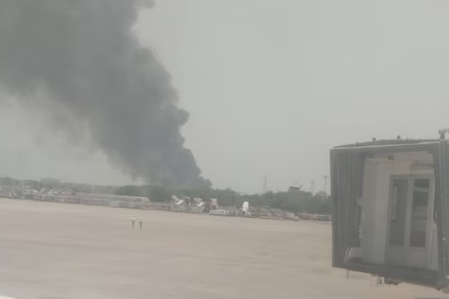 भारतको अहमदाबादबाट लन्डनका लागि उडेको विमान दुर्घटना