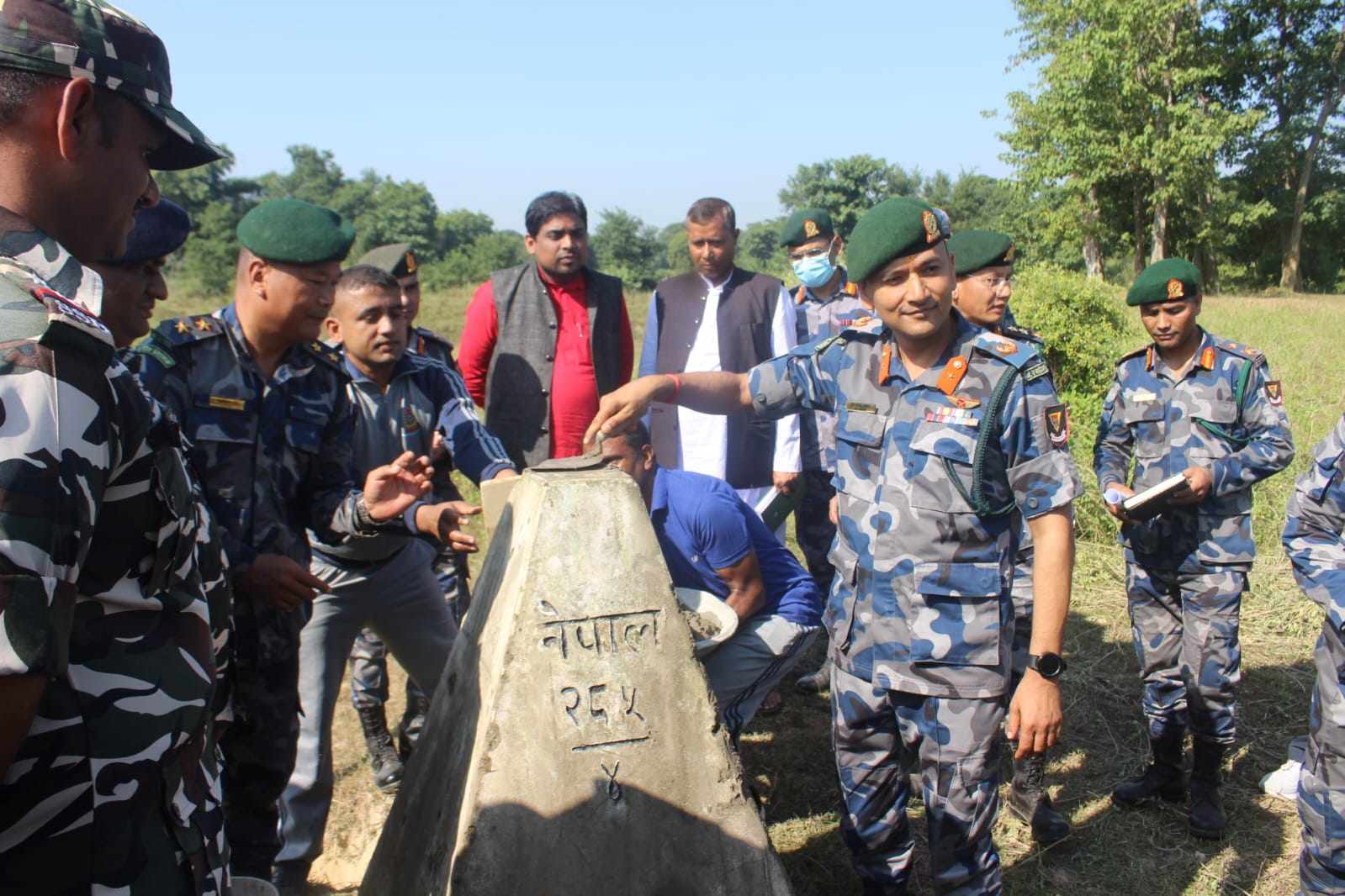 सशस्त्र प्रहरीले थाल्यो नेपाल–भारत सीमा स्तम्भको मर्मत