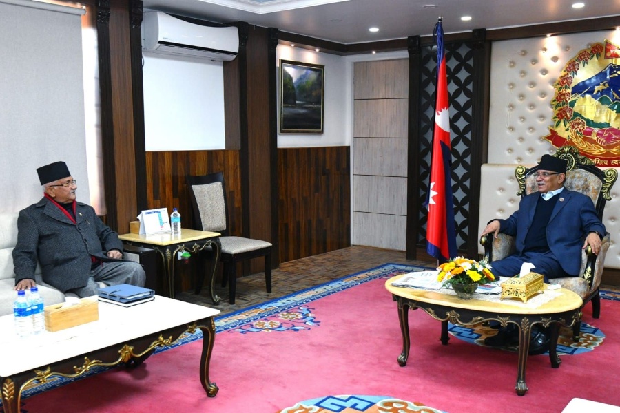 सत्तासाझेदार दलको बैठकअघि बालुवाटारमा प्रधानमन्त्री दाहाल र ओलीबीच छलफल