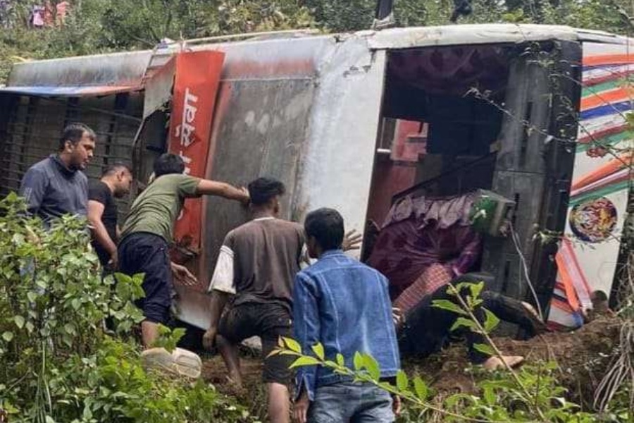 सल्यानमा बस दुर्घटना हुँदा २ जनाको मृत्यु, १४ घाइते