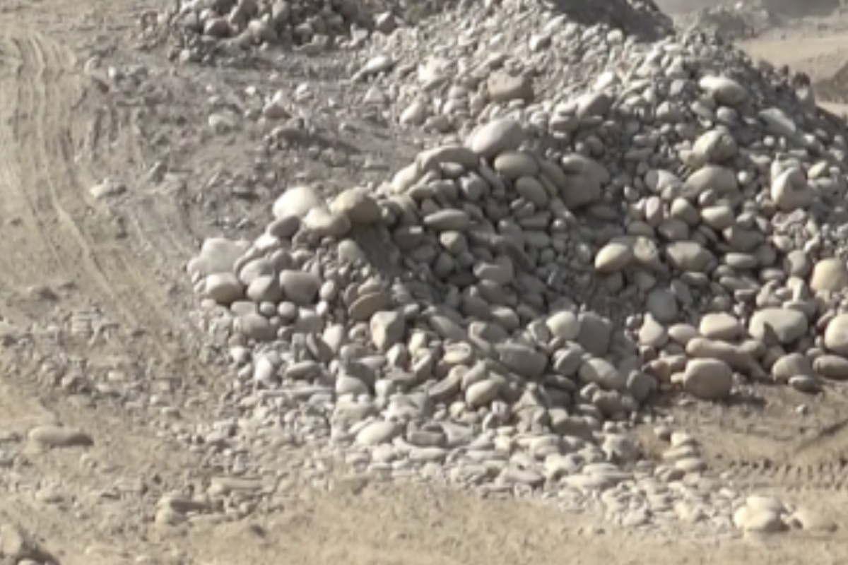 पर्वतमा निर्माण सामग्री अभावले पूर्वाधारका योजना प्रभावित