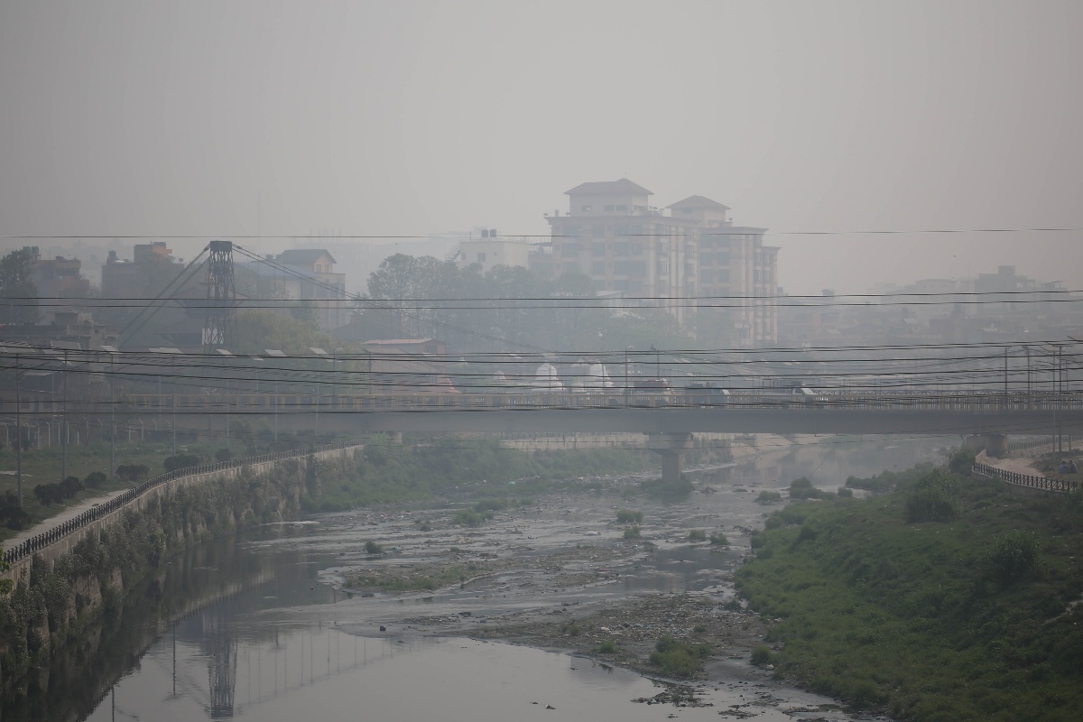 वायु प्रदूषण बढेपछि स्वास्थ्य मन्त्रालयले भन्यो– अत्यावश्यक कामबाहेक बाहिर ननिस्कनू