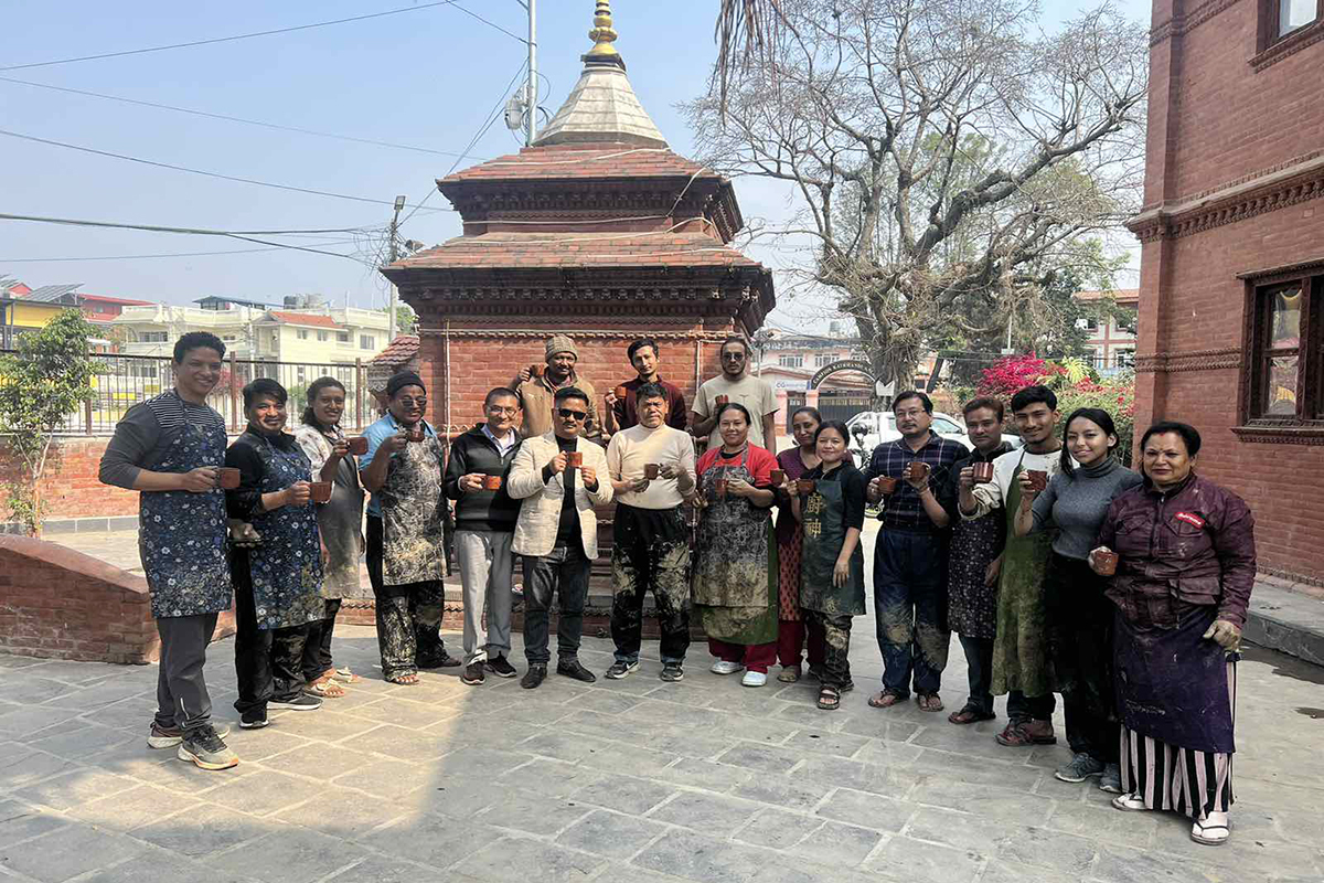 माटोका भाँडा बनाउने परम्परागत पेसालाई युवामाझ ब्युँताउँदै हाँडीगाउँ