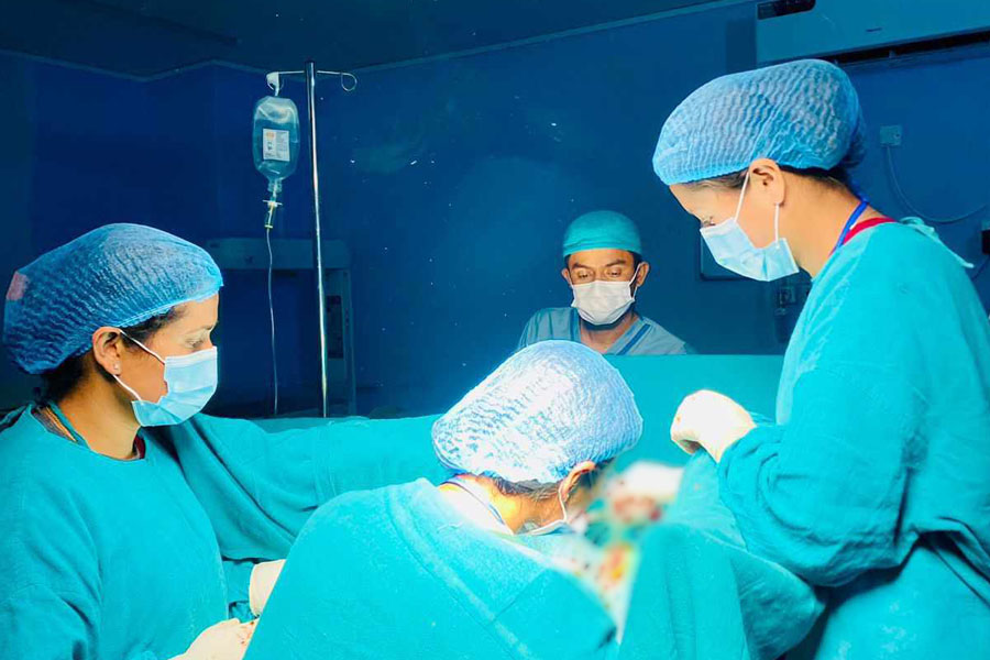 महिला चिकित्सकसँग खुल्न थाले बझाङका महिला