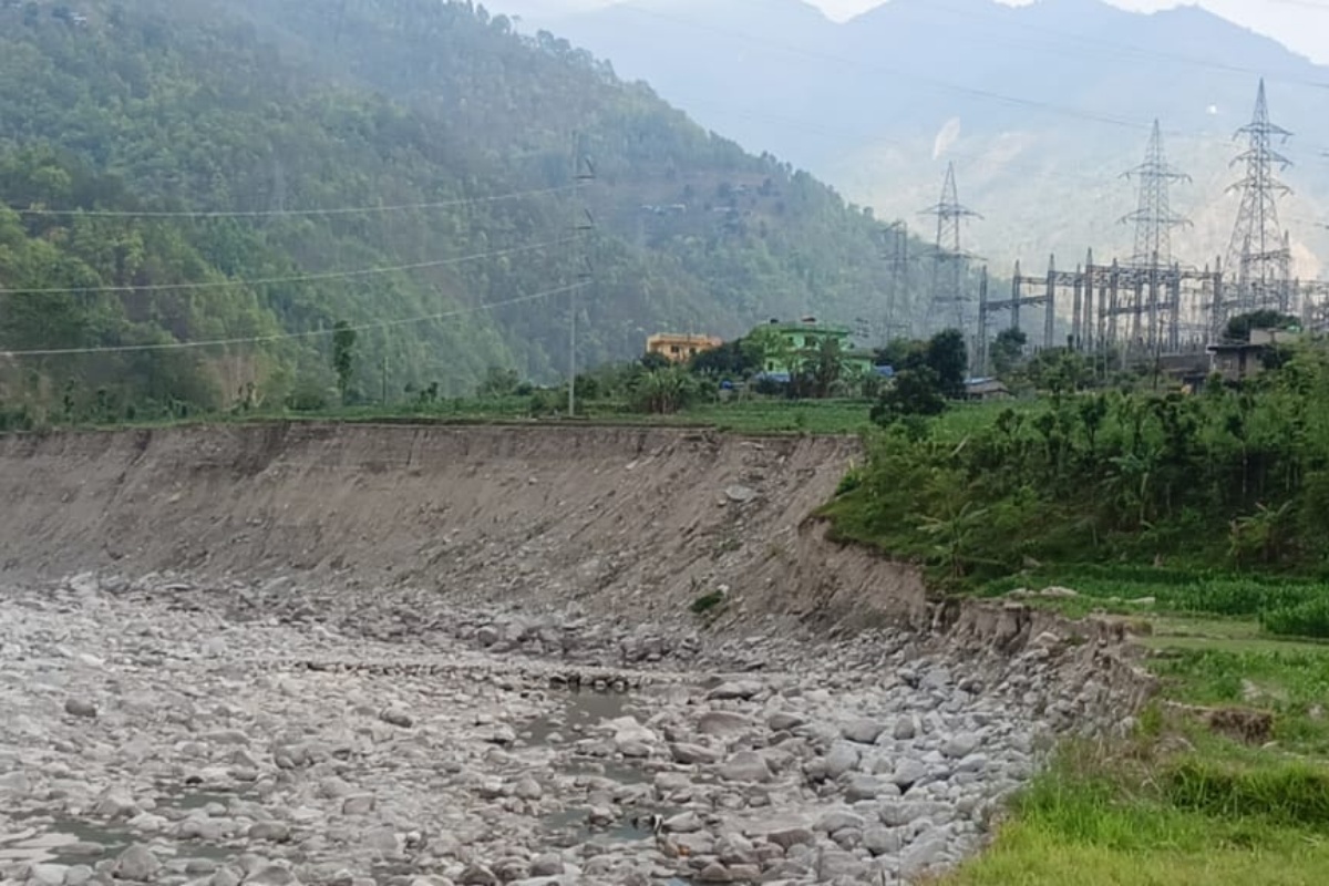 तामाकोशीको कटानले देवीटार बजार जोखिममा 