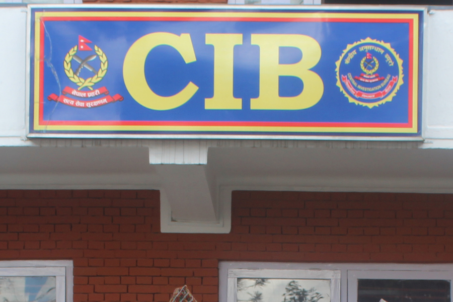 तत्कालीन सेन्चुरी बैंकका  पूर्वसीईओद्वय न्यौपाने र गौतम पक्राउ