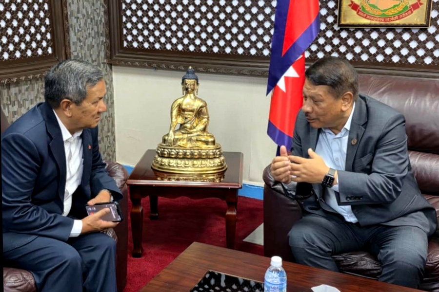 विपद्जन्य सूचना प्रवाहलाई प्रभावकारी बनाउने विषयमा कार्यवाहक प्रधानमन्त्री र सञ्चारमन्त्रीबीच छलफल