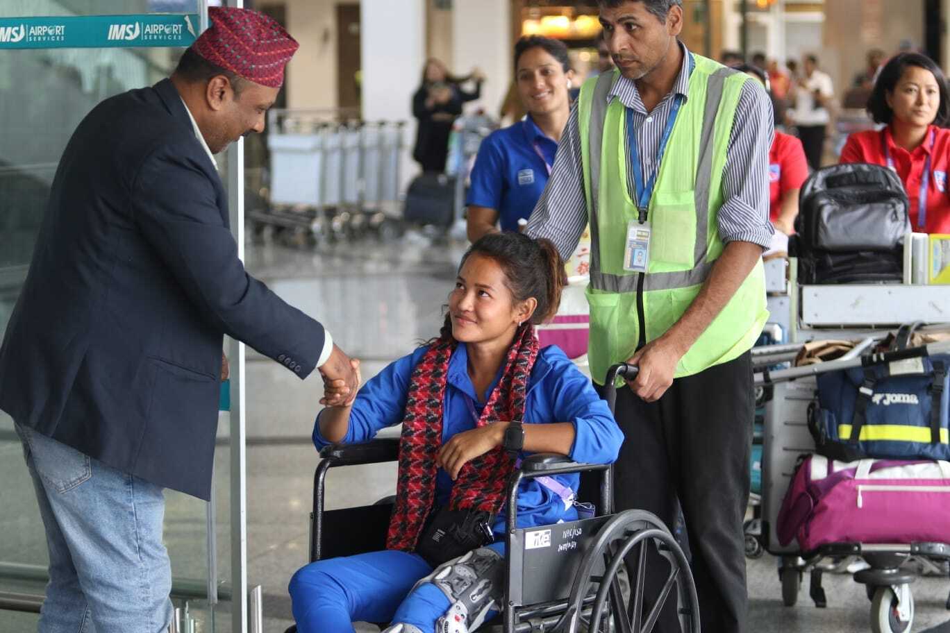 राष्ट्रिय फुटबल टोली स्वदेश फर्कियो