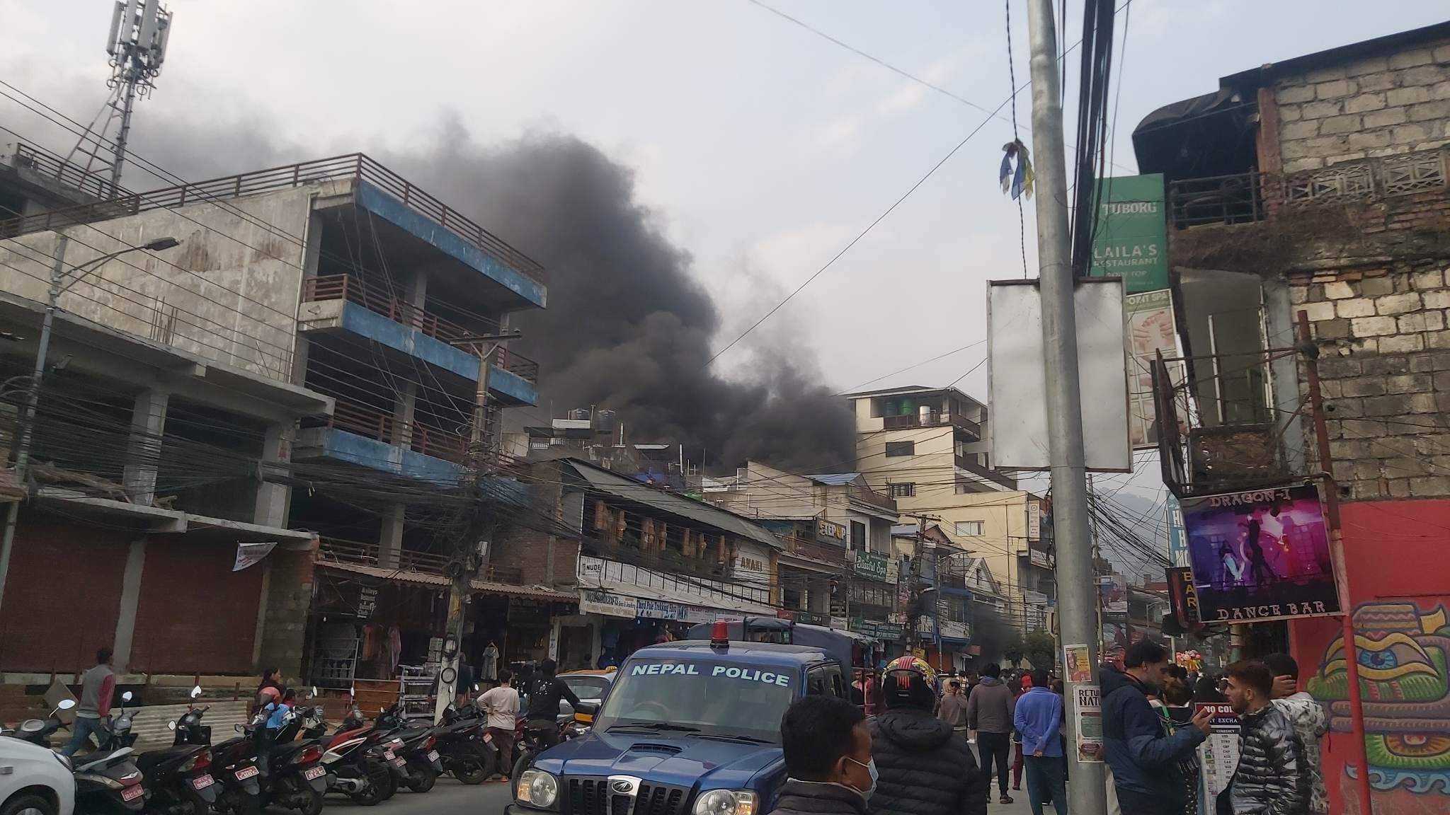 पोखराको लेकसाइडस्थित सेल्वज टावरमा लागेको आगो नियन्त्रणमा