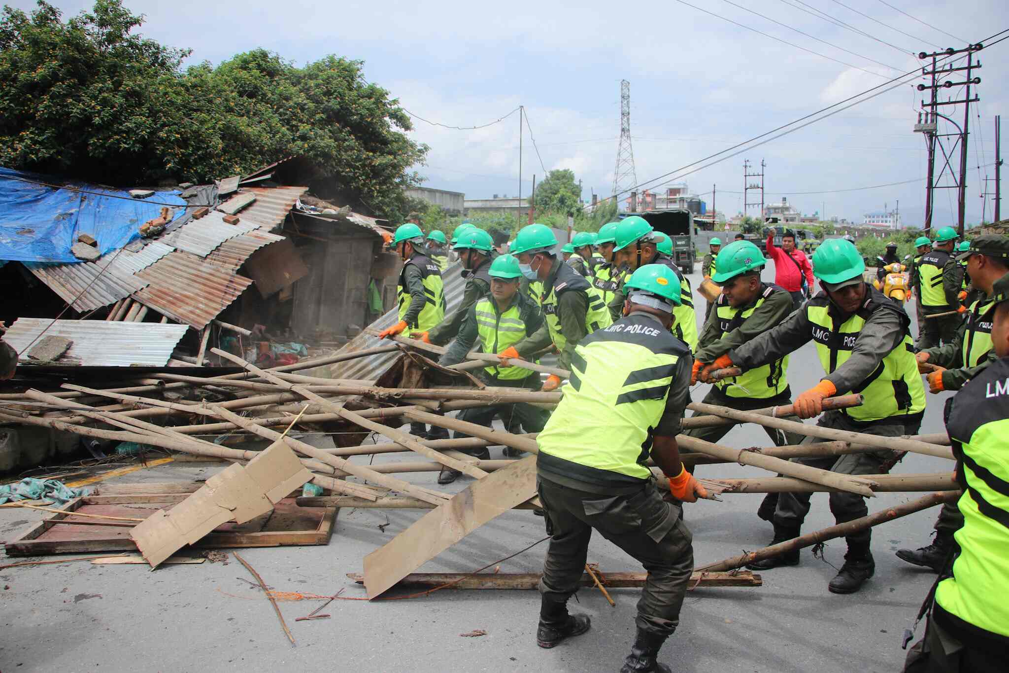 ललितपुर महानगरले हटायो अनधिकृत संरचना (तस्वीरहरू)