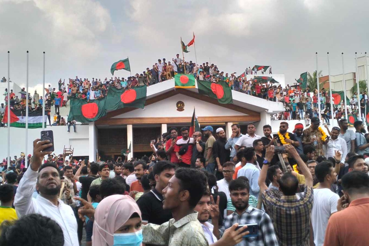 बांग्लादेशमा सेनाप्रमुखले गरे अन्तरिम सरकार बनाउने घोषणा