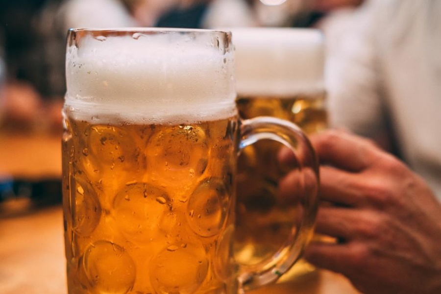 भारतकाे महाराष्ट्रमा बियरकाे बिक्री घट्दा सरकार चिन्तित, अध्ययन समिति गठन