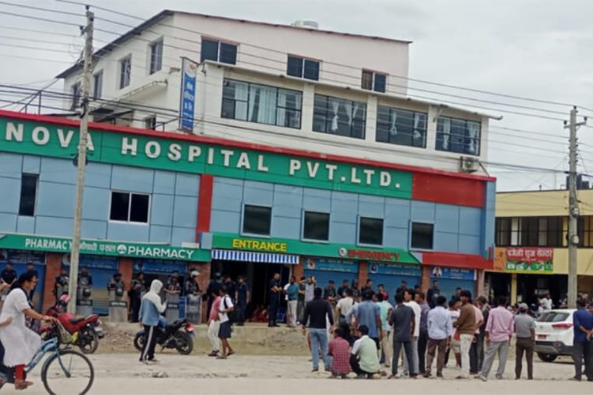 बिरामीको मृत्युपछि उत्पन्न तनावपूर्ण स्थिति नियन्त्रणमा लिन टियर ग्यास प्रहार