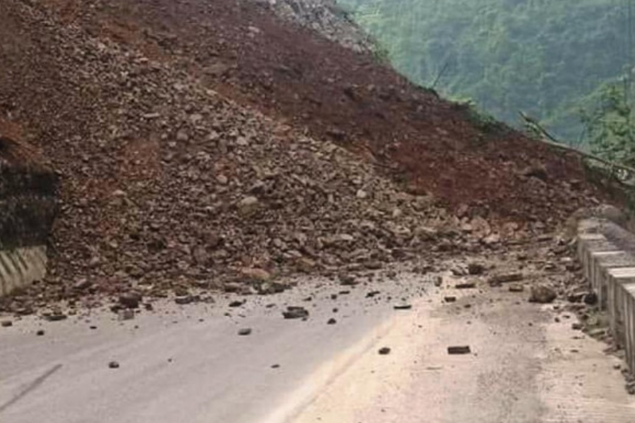 पहिरोले मुग्लिन–मलेखु सडकखण्ड  अवरुद्ध