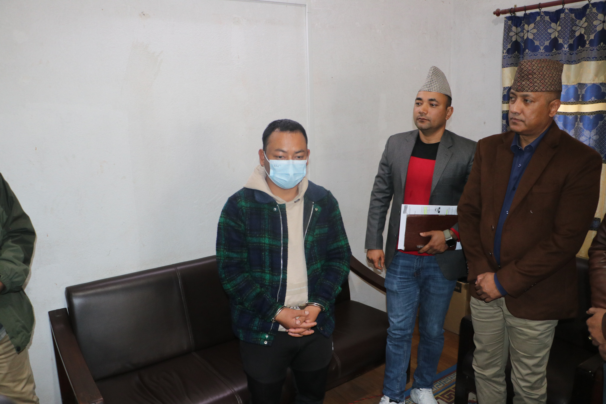 वैदेशिक रोजगारीमा पठाउने भन्दै ६०० भन्दा धेरैलाई ठगेको आरोपमा युरो विंग्सका सञ्चालक पक्राउ