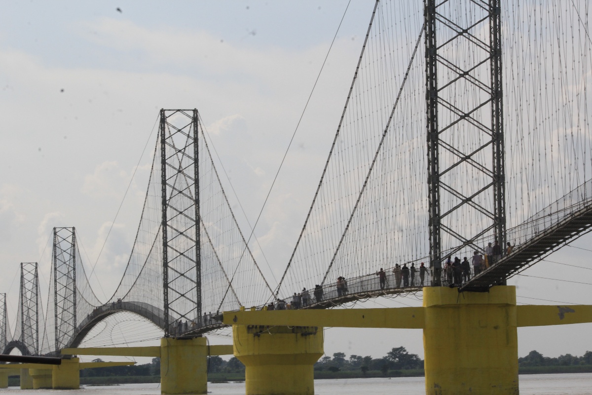 क्षमताभन्दा बढी व्यक्ति र मोटरसाइकलको ओहोरदोहोरले जोखिममा सुस्ता झोलुंगे पुल