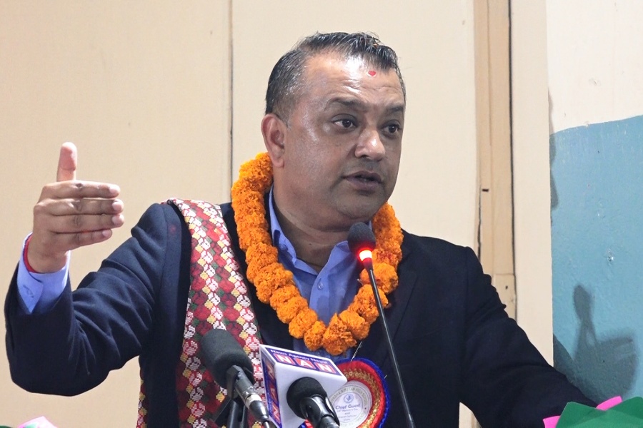 प्रधानमन्त्रीलाई पदबाट हटाइदेलान् कि भन्ने डर छ : गगन थापा