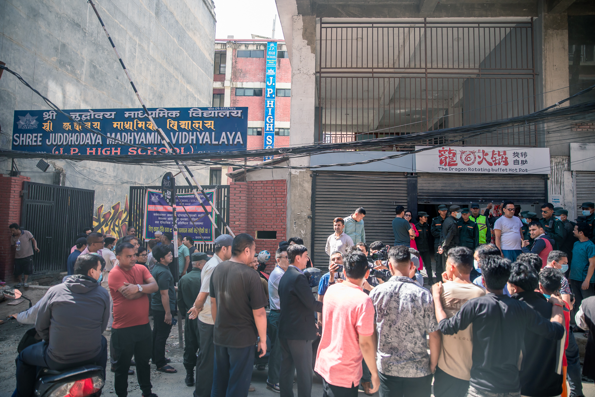 जुद्धोदय स्कुलको जग्गामा व्यापारिक भवन: सटरहरूमा महानगरको ताल्चा, छानबिनमा भने बेवास्ता