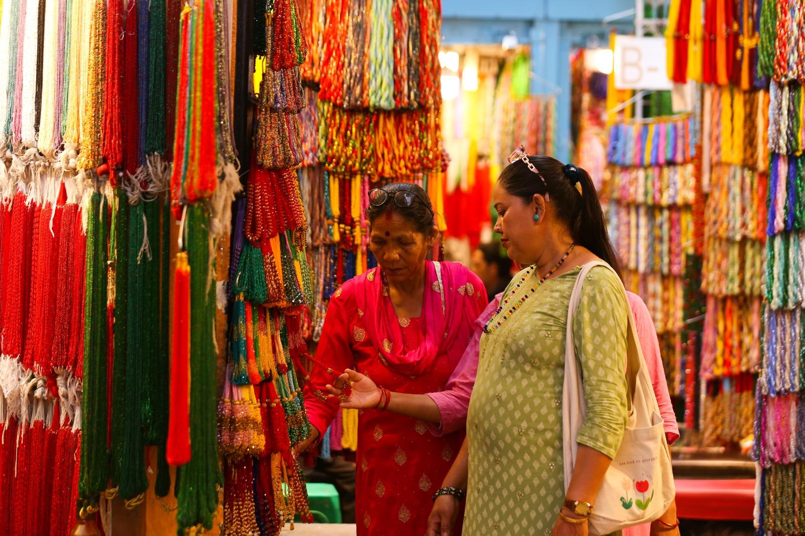  इन्द्रचोकको चुरापोते बजारमा चहलपहल 