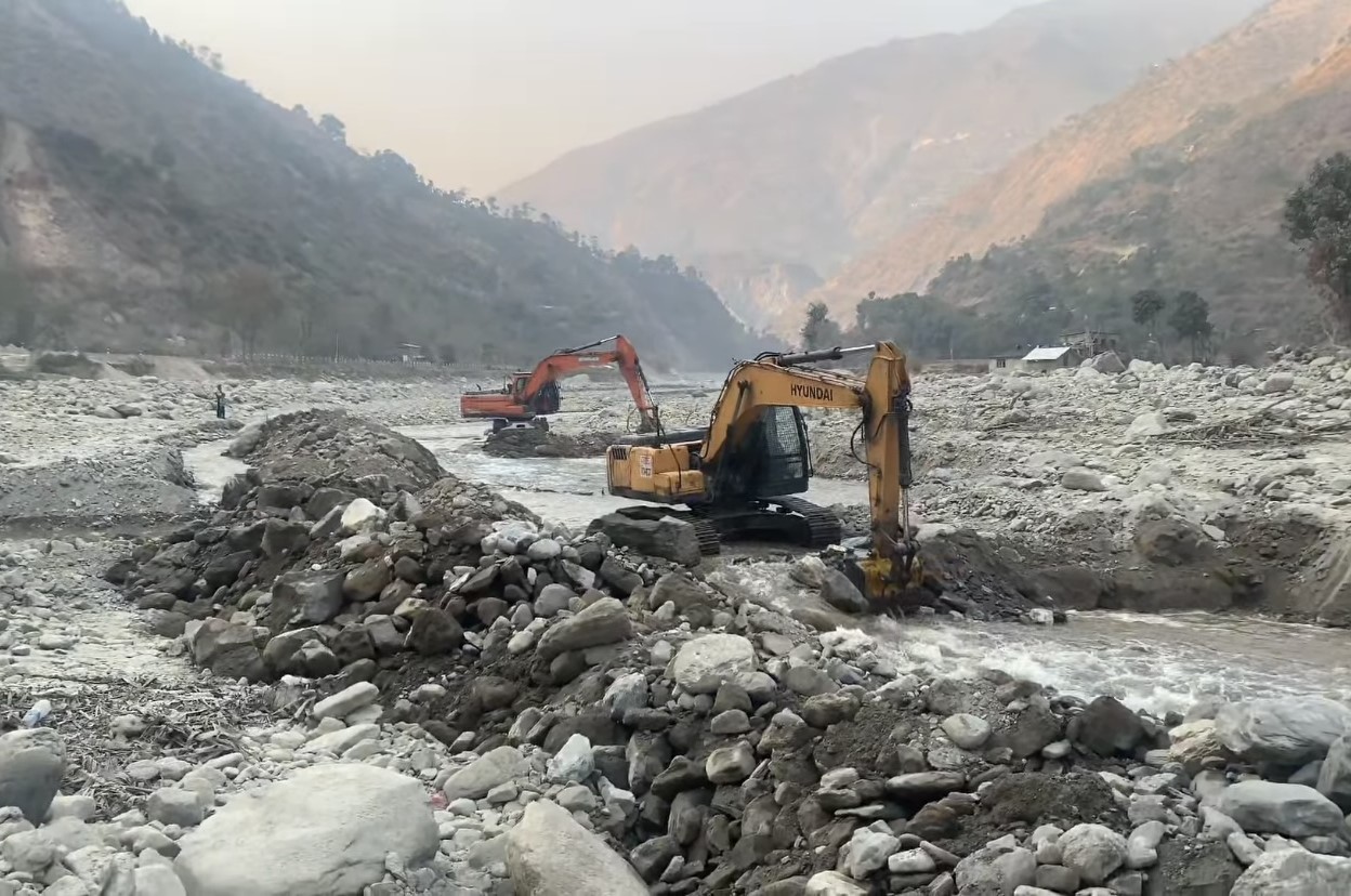 आगामी बर्खायाममा पनि नियमित सञ्चालन गर्ने गरी मर्मत गरिँदै बीपी राजमार्ग