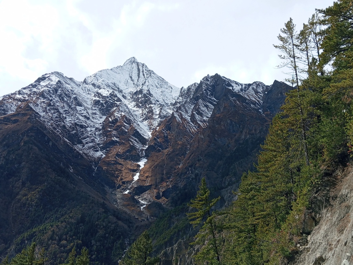मनाङमा हराए हिमालका हिउँ र ताल, भेटिँदै माछा