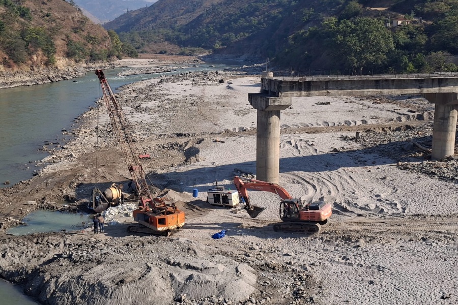 १३ वर्षदेखि अलपत्र तमोर नदीस्थित लुमुघाट मोटरेबल पुलको पुनर्निर्माण हुँदै