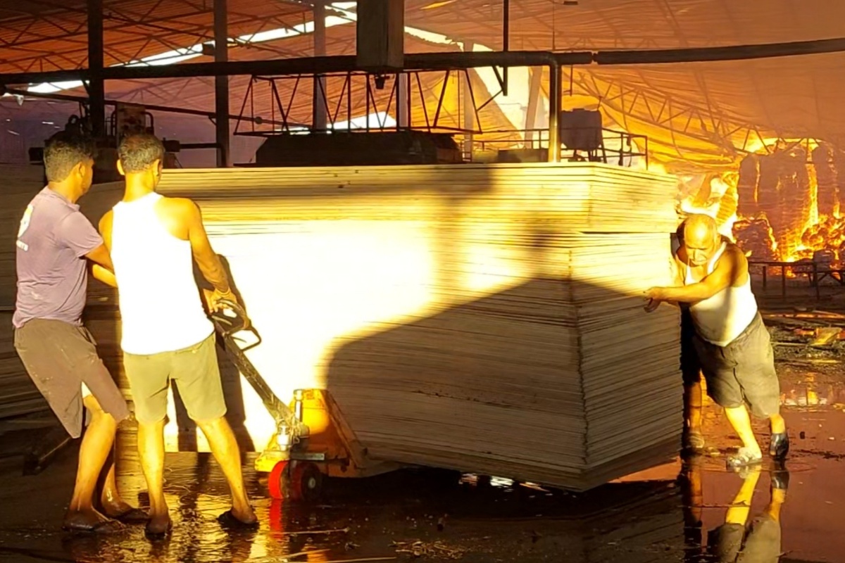 सुनसरीको तिरुपति काठ उद्योगमा आगलागी