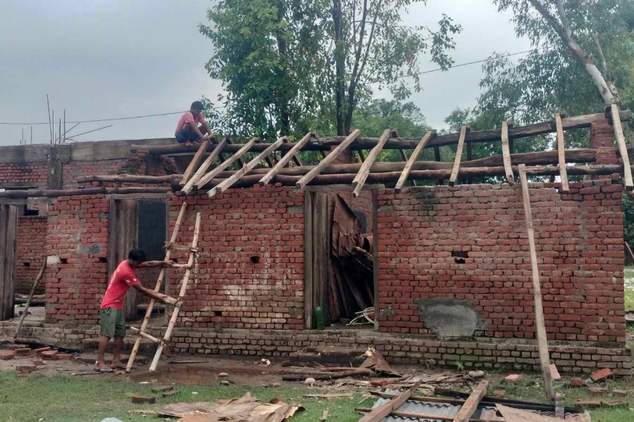 बालबालिकाको गुनासो– कक्षाकोठा जलमग्न छन्, कसरी पढ्ने?’