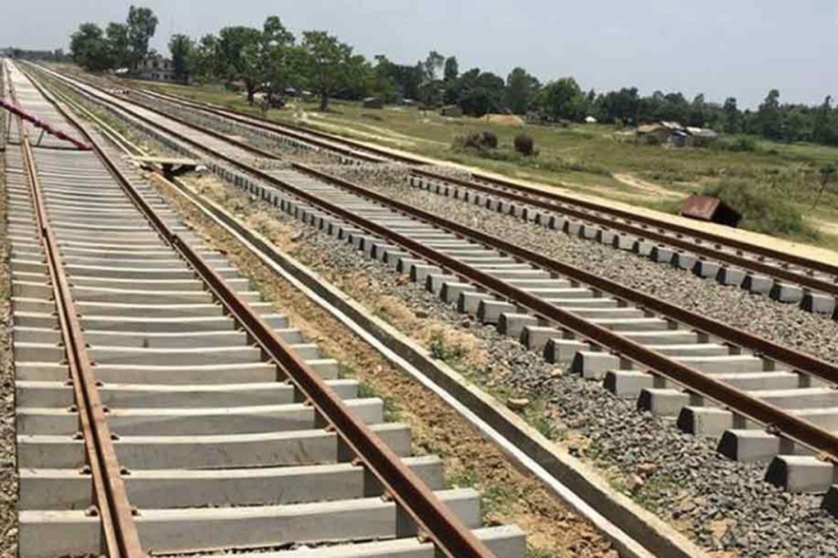 धनुषामा रेल्वे लिकमा परेर एक जना गम्भीर घाइते