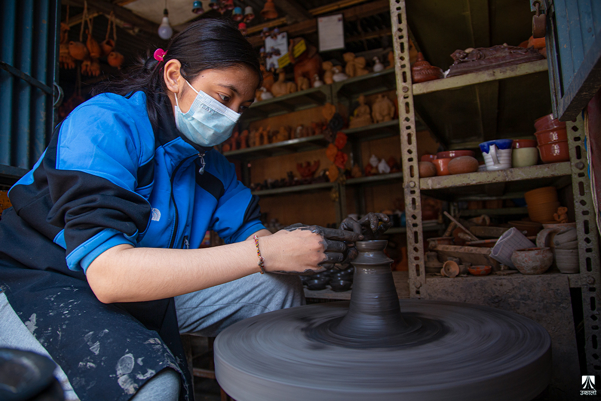 पुग्ने होइन त पूर्णिमाको 'पोर्टरी' पसल?