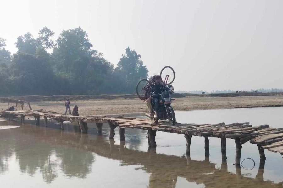 नदी तर्न काठे पुलकै भर, शुल्क तिर्नुपर्ने बाध्यता